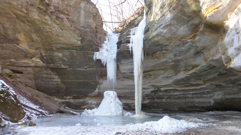 Ice falls at head of Ottawa Canyon, Starved Rock State Park, Illinois.