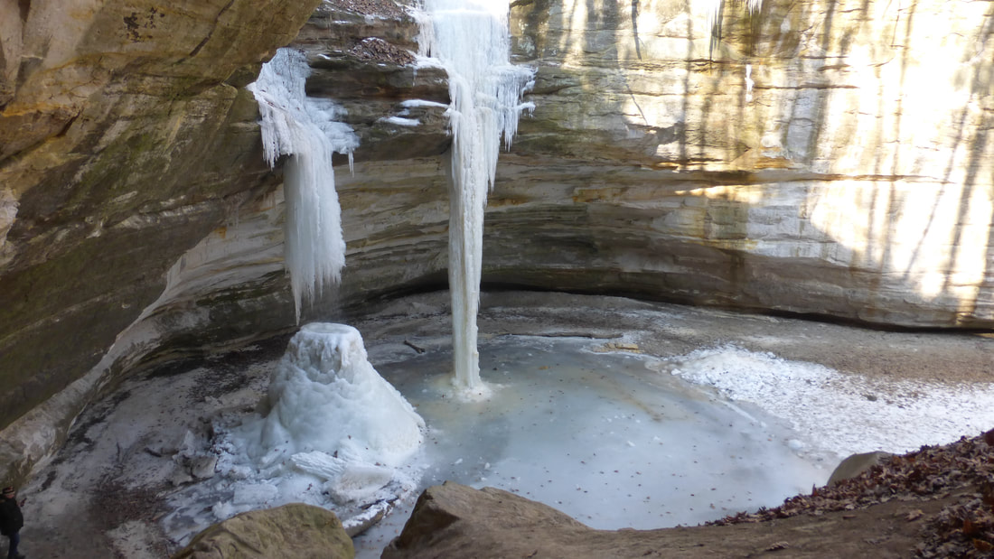 Ice falls at Ottawa Canyon head, Starved Rock State Park, Illinois.